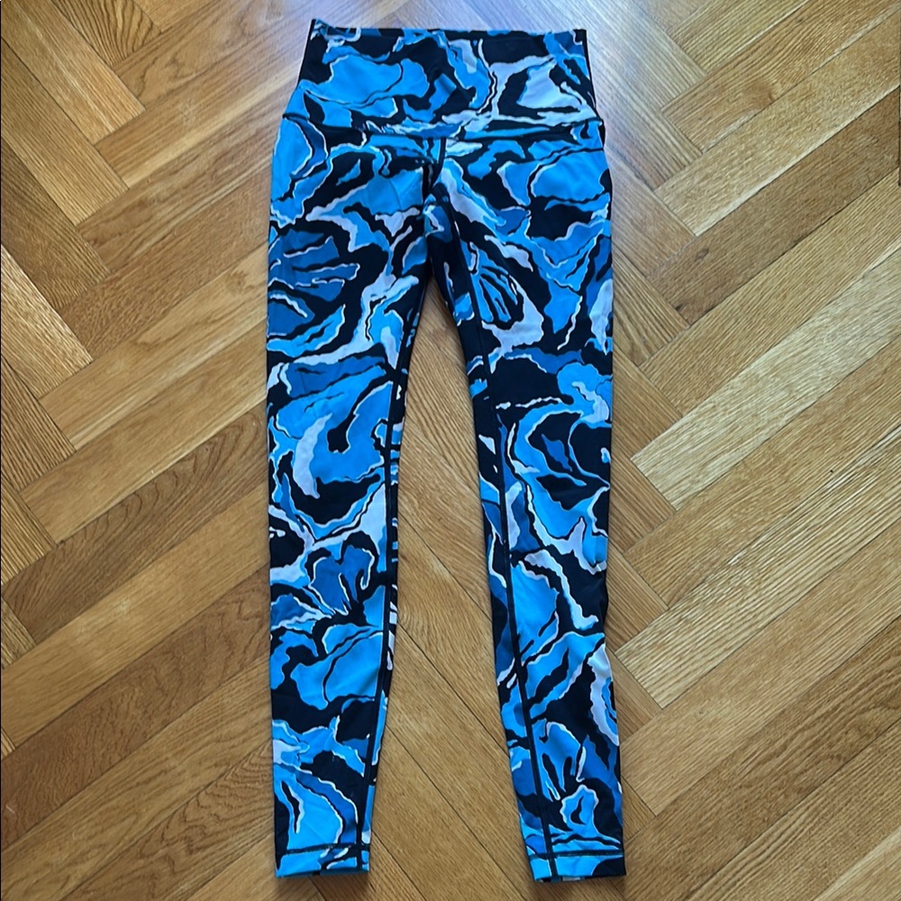 Lululemon Blue and Black Patterned Leggings